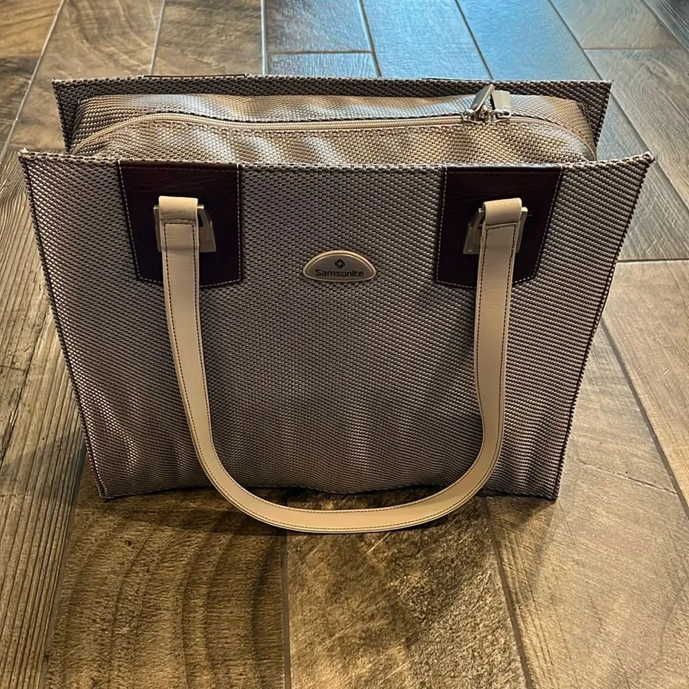 NWOT Samsonite multi purpose lap top bag, zip closure.